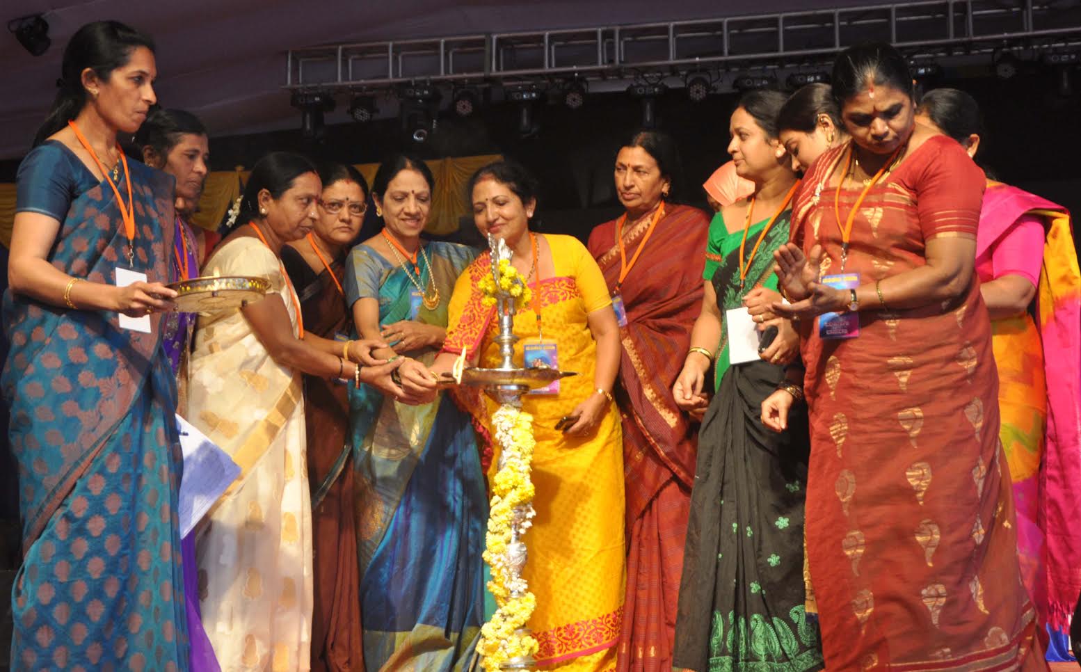 ಗಮನ ಸೆಳೆದ ಮಹಿಳಾ ದಸರಾ ‘ಮಹಿಳೆಯರು ರಾಜಕೀಯವಾಗಿ ಸಬಲರಾಗಬೇಕು’